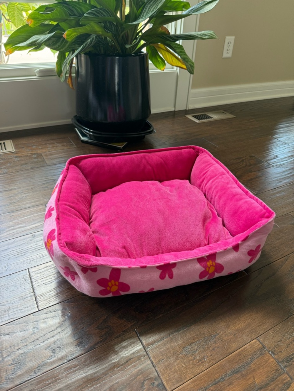 Pink Floral Plush Pet Bed. New, never been used!!